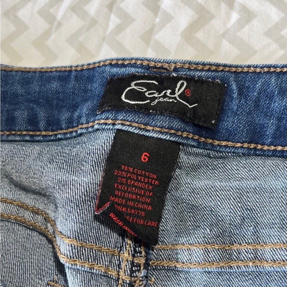 Pearl Shorts - Picture 3 of 3